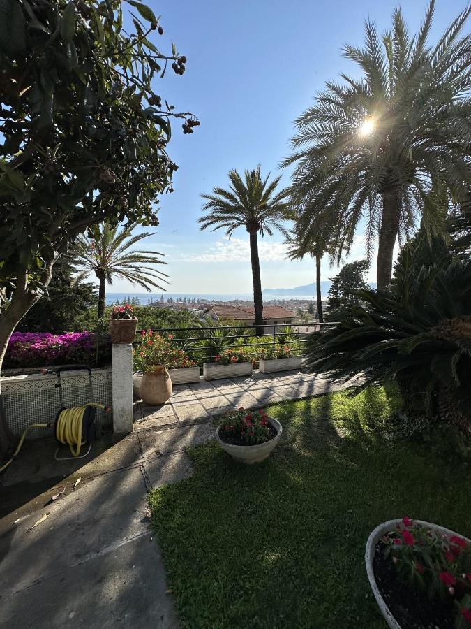 Vila Le Rose Di Emma Bordighera Exteriér fotografie
